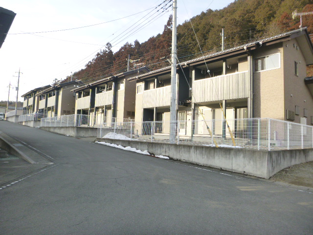 （H22）伊勢山下団地外観1.JPG